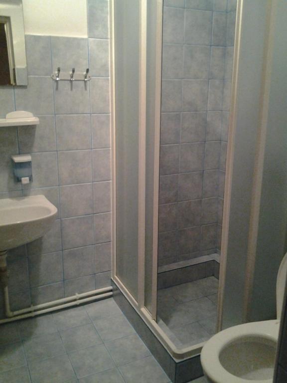 Pensiunea Raffael Otopeni Bagian luar foto